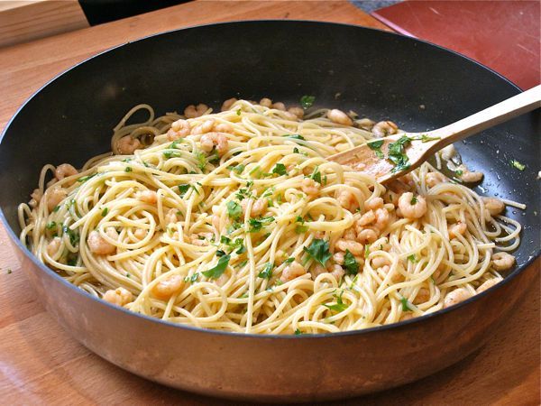 Espaguetis con Gambas al Ajillo